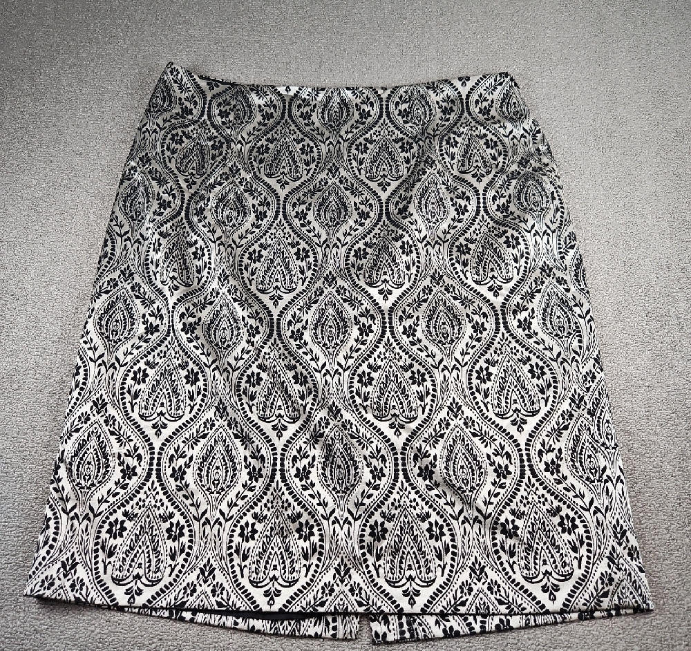 Worthington Elegant Black and White Paisley Pencil Skirt Size 20W office, church